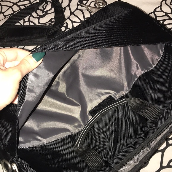 ⭐️ Samsonite laptop bag - Picture 3 of 4